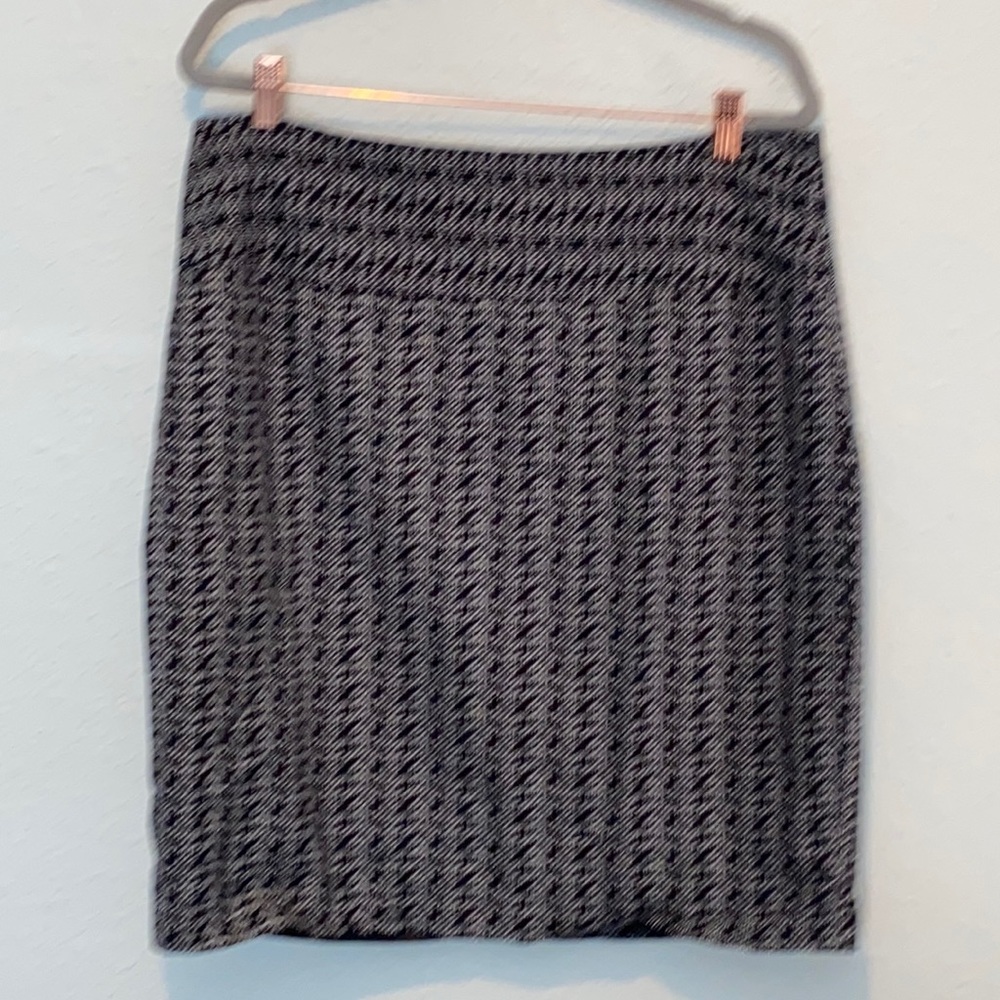 💜💜 The Limited Black & White Women’s Skirt  Size 14